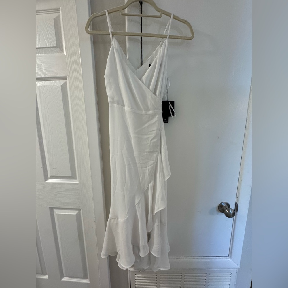 NEW WITH TAGS! Lulu’s white wrap dress size M